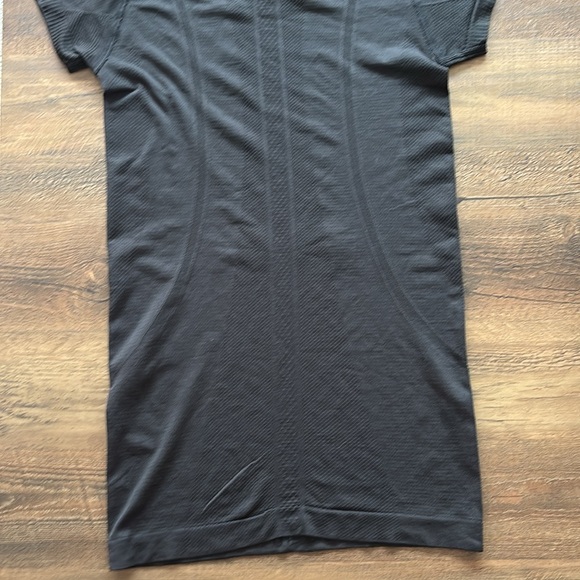 Lululemon Limited HAWAII Edition ALOHA Swiftly Tech Short sleeve tee 4 - Picture 6 of 6